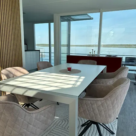 Schwimmende Haus Villa