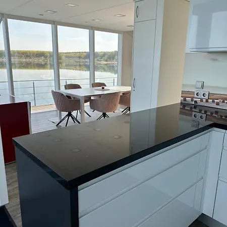 Villa Schwimmende Haus