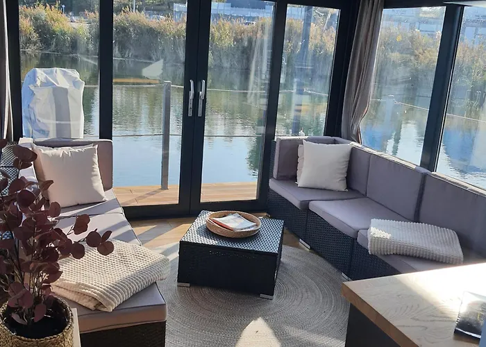 Schwimmende Haus فيلة