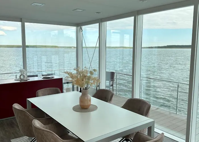 Schwimmende Haus فيلة