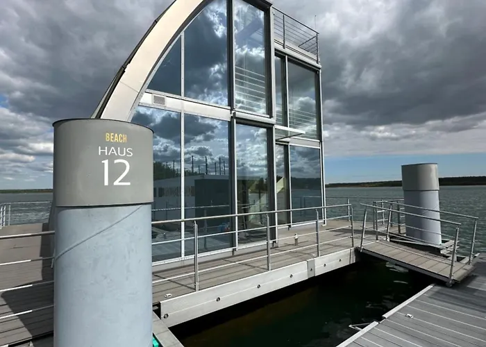 Schwimmende Haus فيلة *