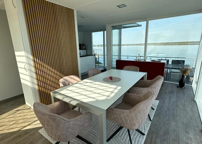 فيلة Schwimmende Haus *